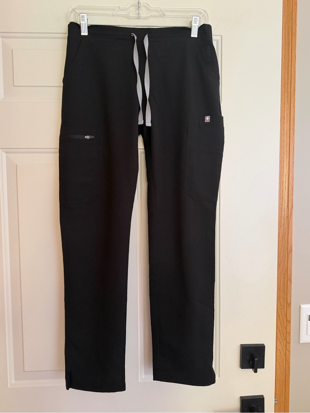 Figs Yola black skinny/slim scrub pant. TW200P. Size XS/P
